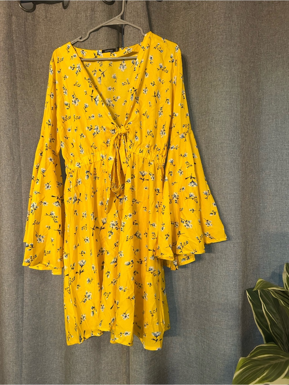 Boohoo Yellow Floral Tie-Front Mini Dress. Unworn